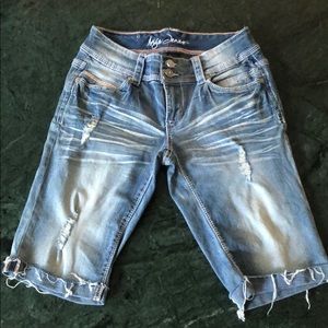 Ariya Embroidered Distressed Denim Shorts Size 3/4